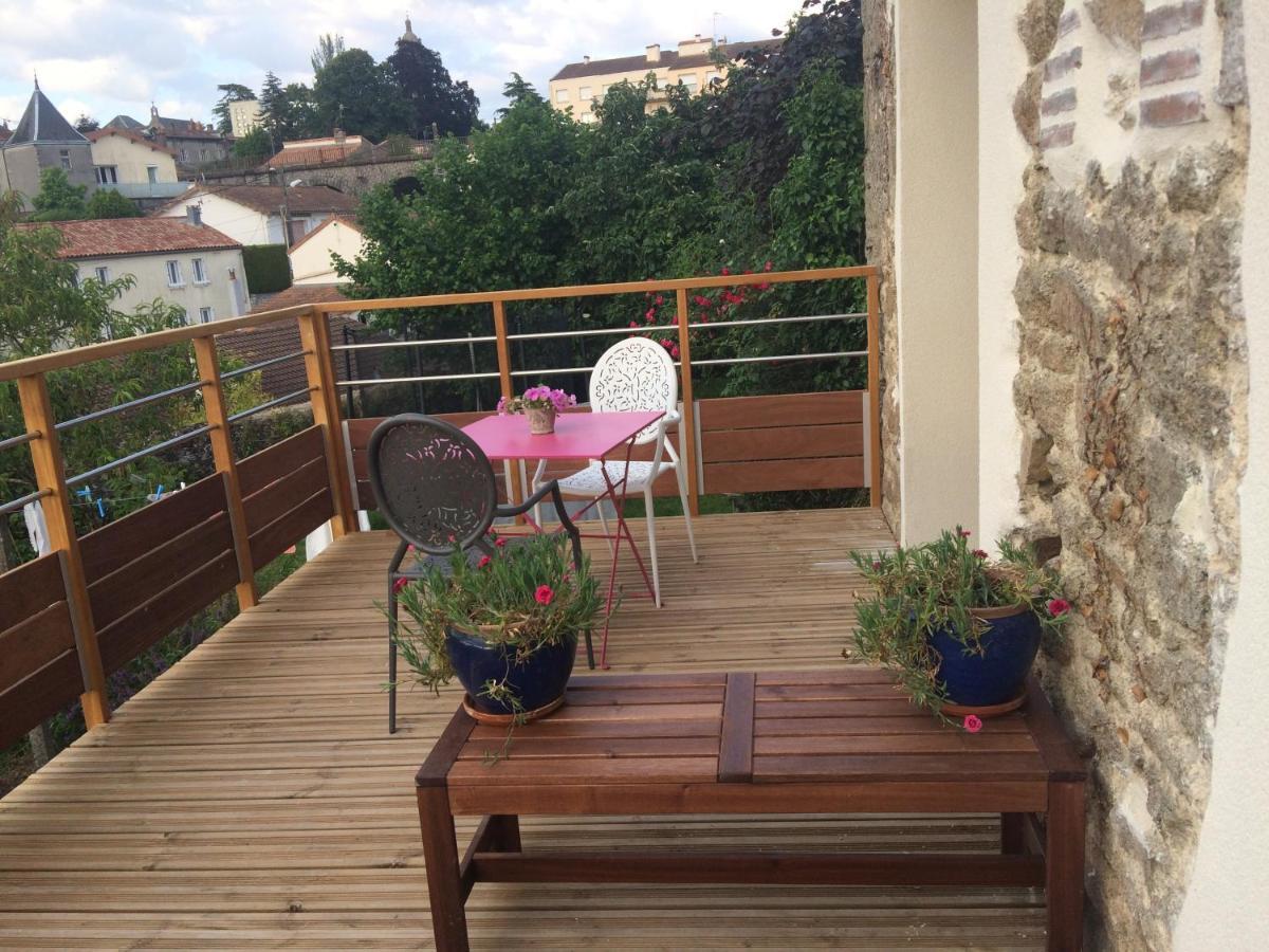 Les 3 Pigeons Hotel Bressuire Exterior foto